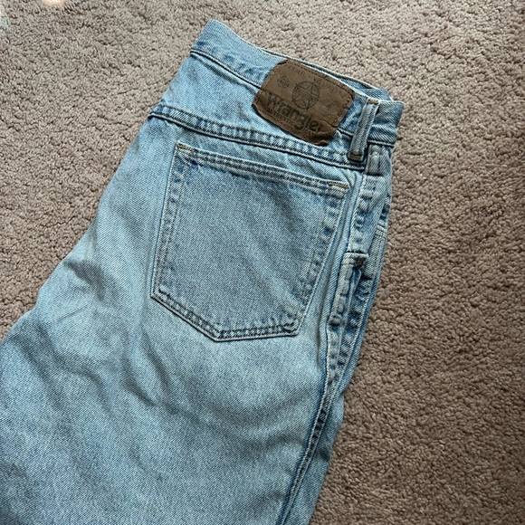 Wrangler Denim Blue Relaxed Jean Shorts - Picture 1 of 3